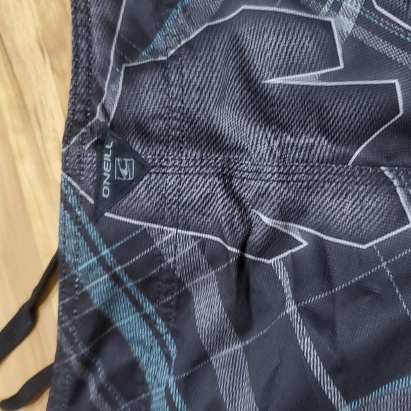 O'Niell men's tropical boardshorts - Picture 6 of 10